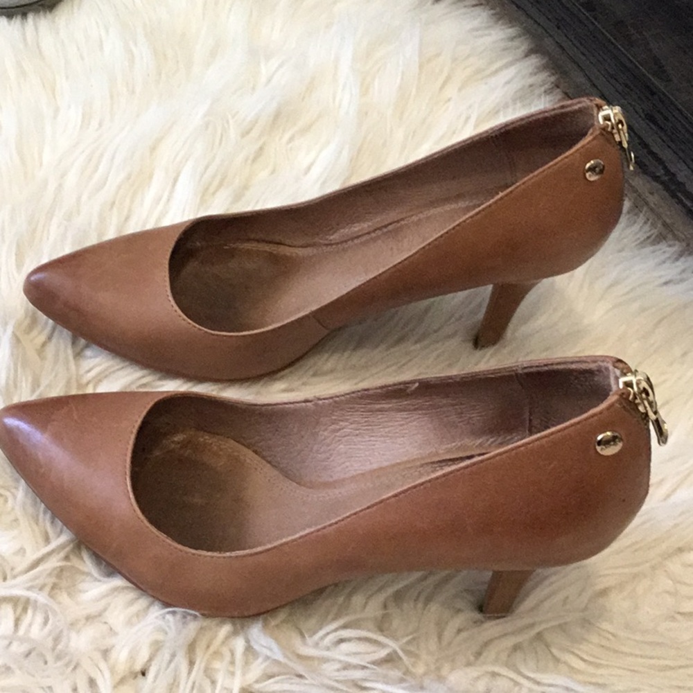 Aldo brand size 7.5 women’s shoes.  Great condition. Barely worn. Dark tan color